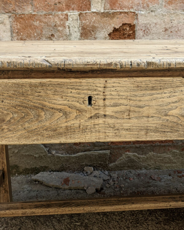 detalle cajón mesa de madera italiana