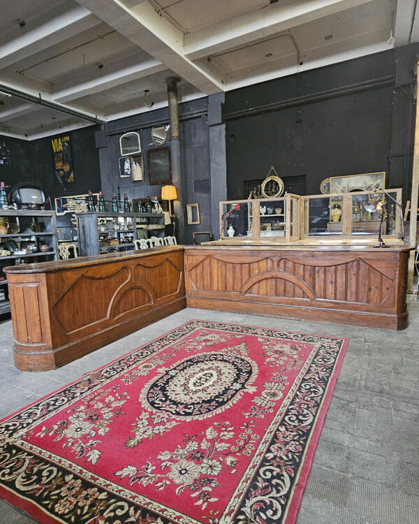 Mostrador Art Nouveau en forma de L