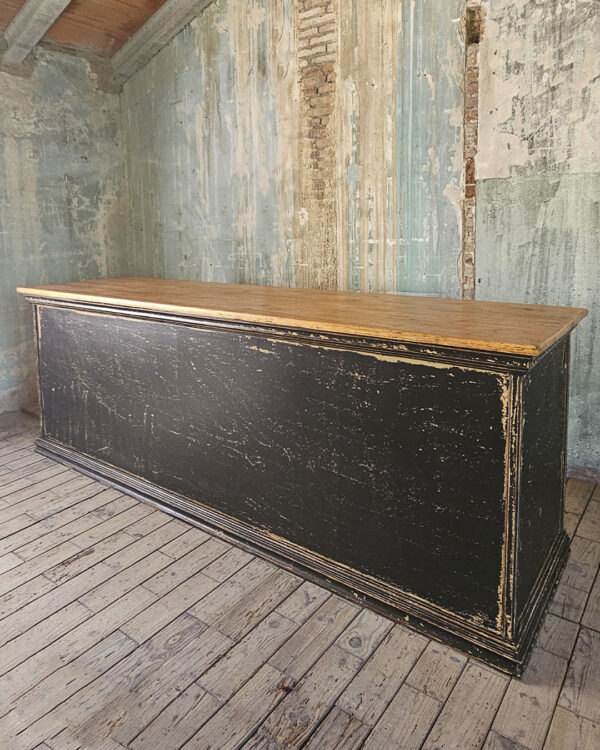 Mostrador de madera negro