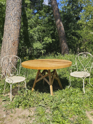 Mesa redonda en madera de pino