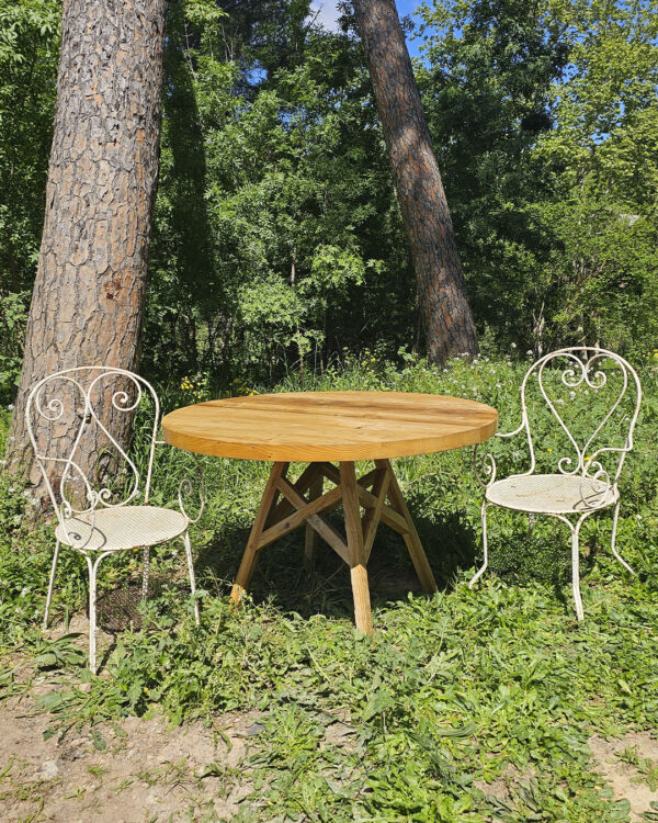 Mesa redonda en madera de pino