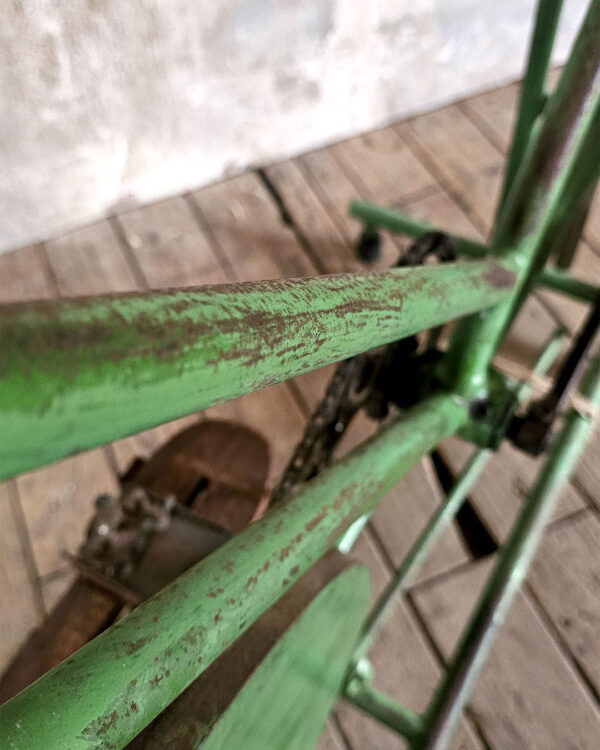Bicicleta estática antigua - Imagen 6
