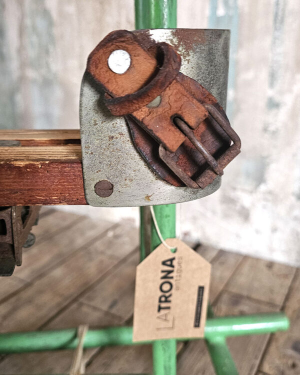 Bicicleta estática antigua - Imagen 5
