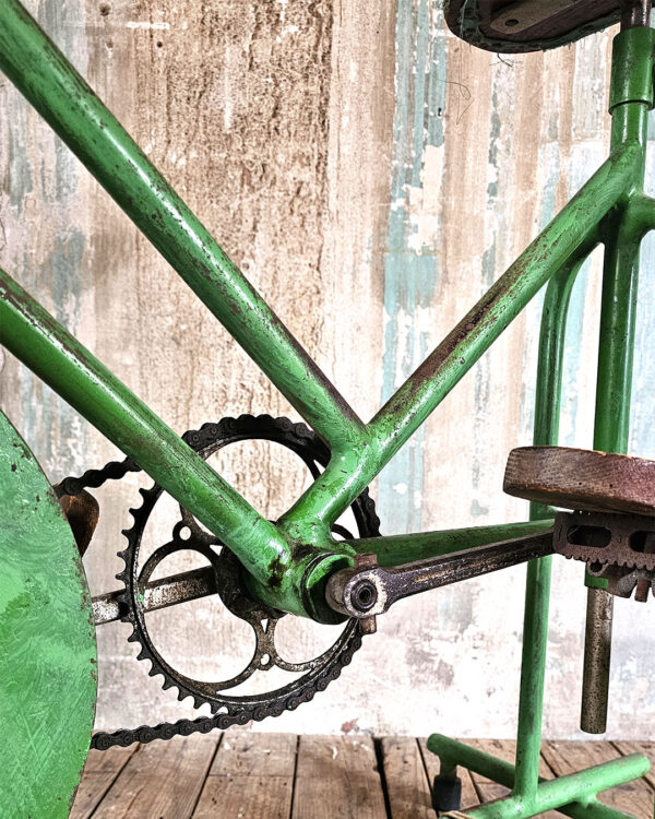 Bicicleta estática antigua - Imagen 3