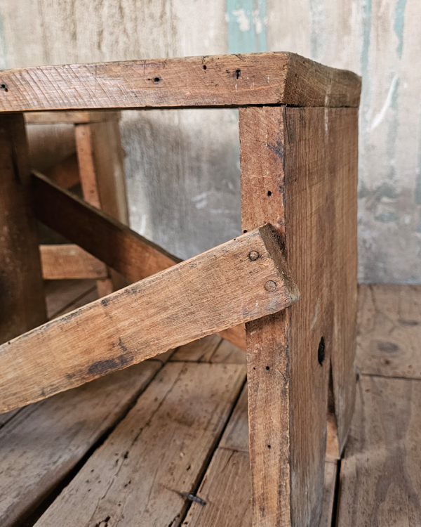 Banquetas en madera de pino - Imagen 3